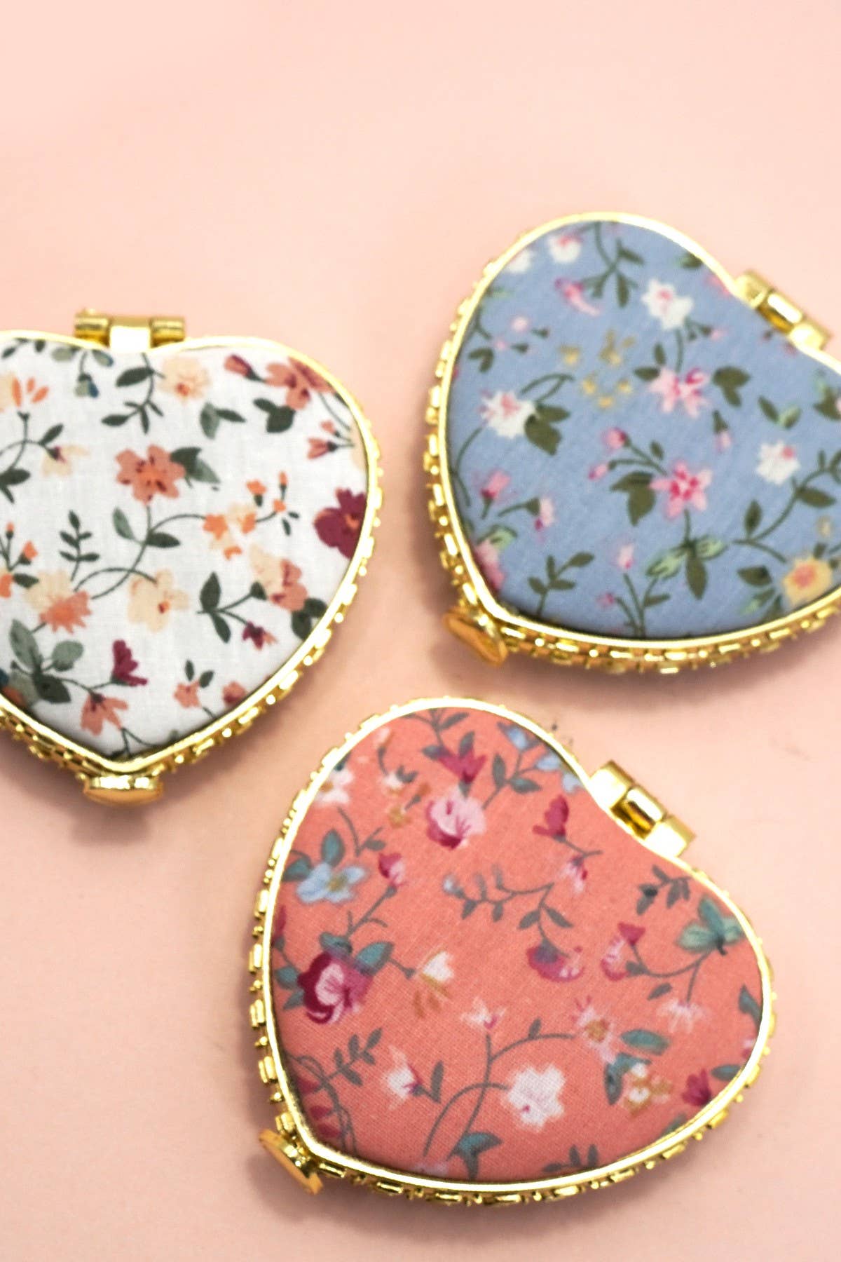 Compact Floral Handheld (Peach)