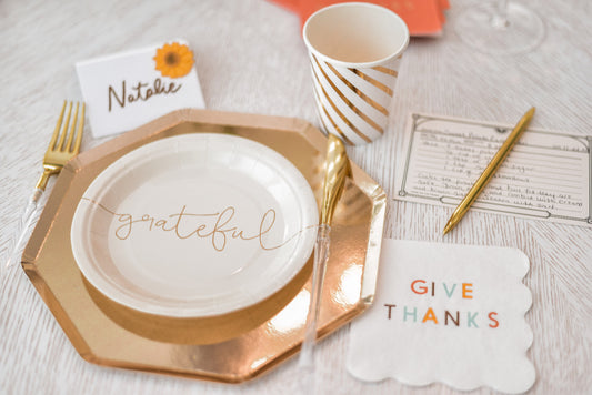 HOW TO STYLE A CHIC THANKSGIVING TABLE