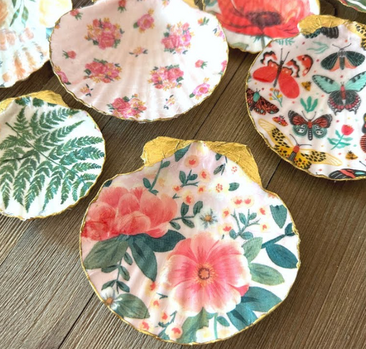DECOUPAGE SEASHELLS